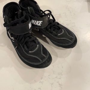 These are wresting shoes for sale.